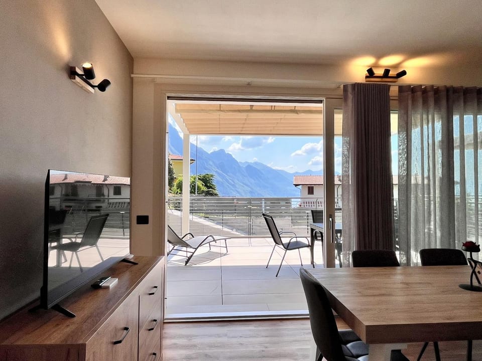 Balcony/Terrace, Kitchen or kitchenette, Living room, Dining area