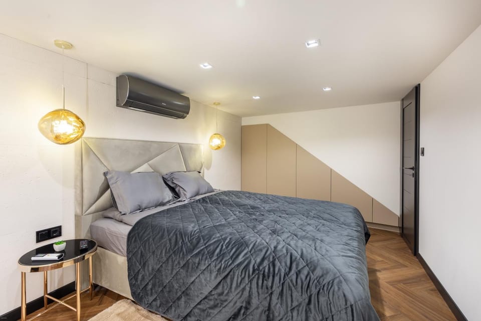 Bedroom, air conditioner