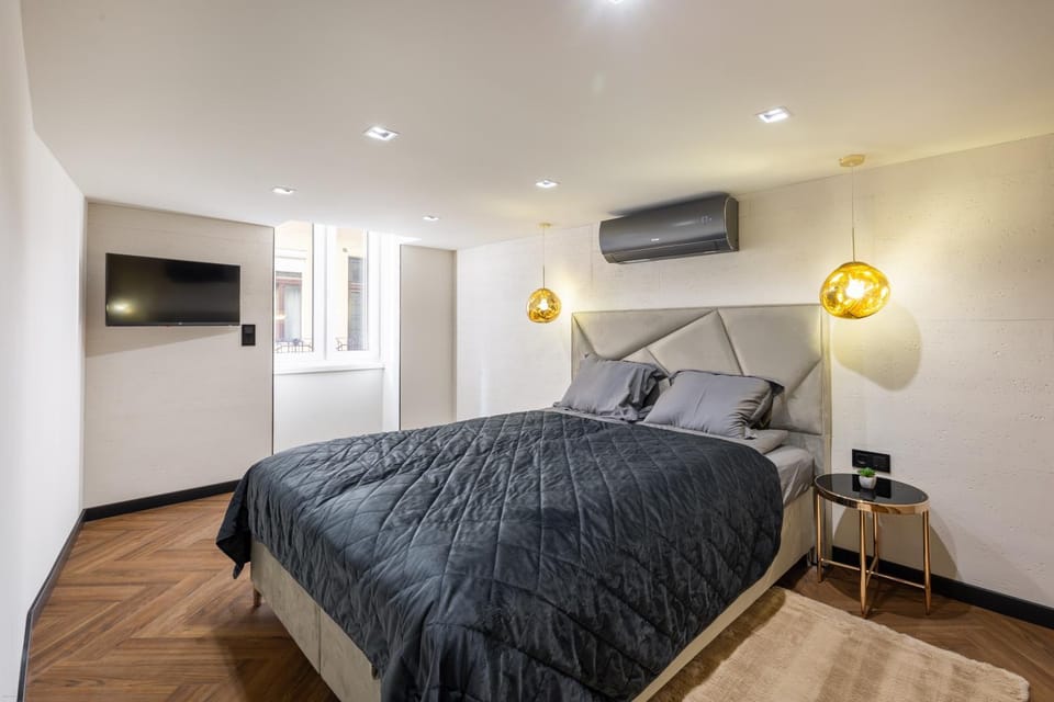 Bed, Photo of the whole room, Bedroom