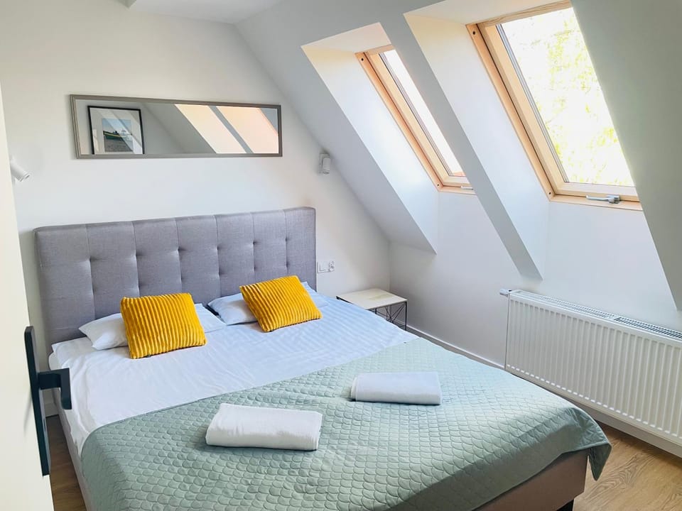 Bed, Photo of the whole room, Bedroom, internet, towels