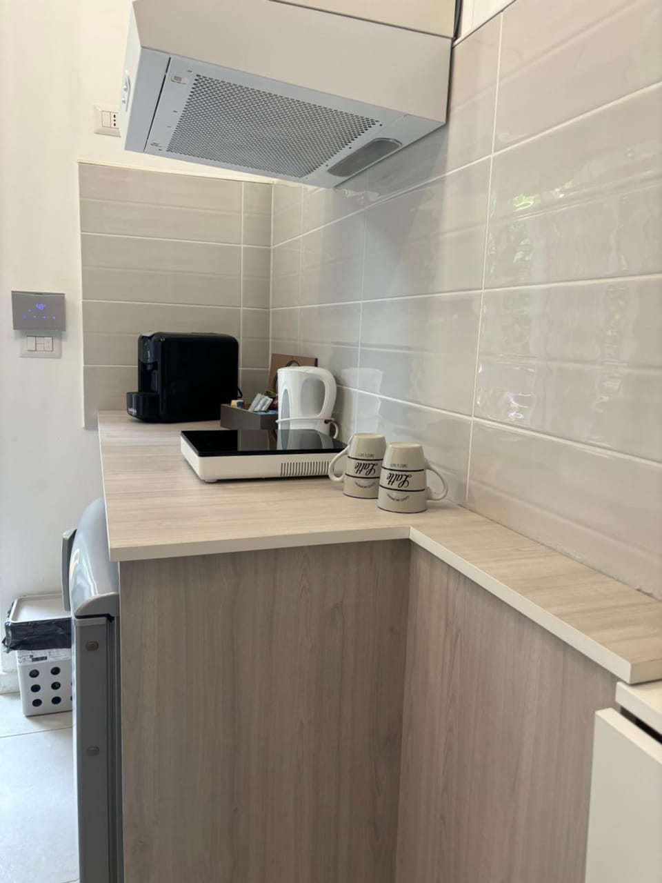 Coffee/tea facilities, minibar, stove