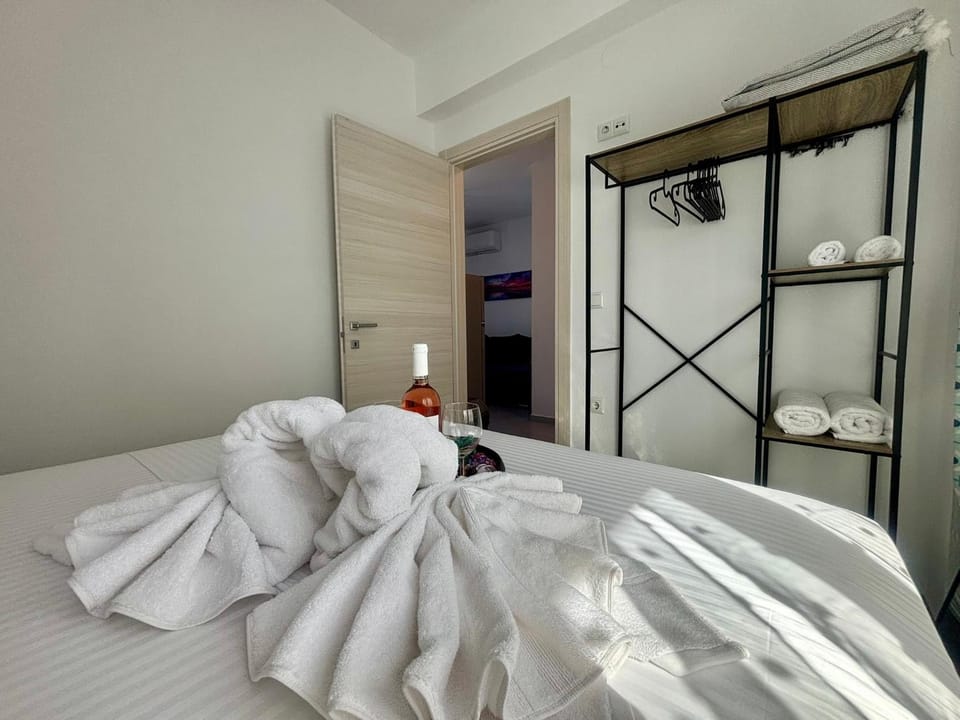 Bed, Photo of the whole room, Bedroom, towels, wardrobe