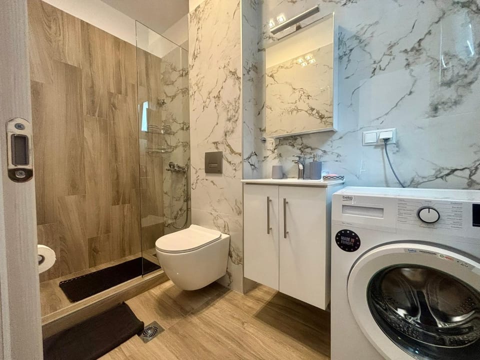 Bathroom, towels, washing machine