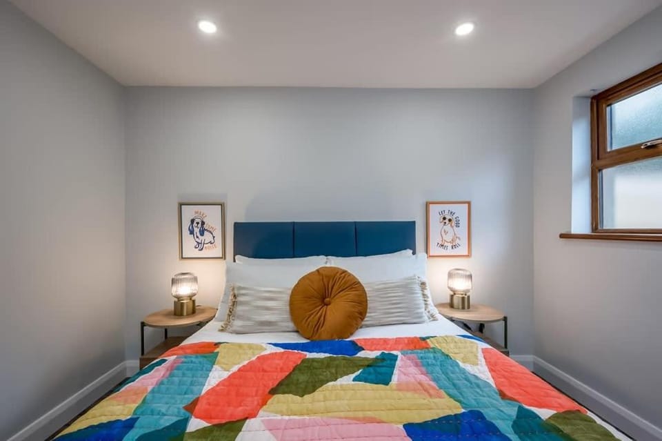 Central Belfast Apartments - The Malone Suites Apartment in Belfast