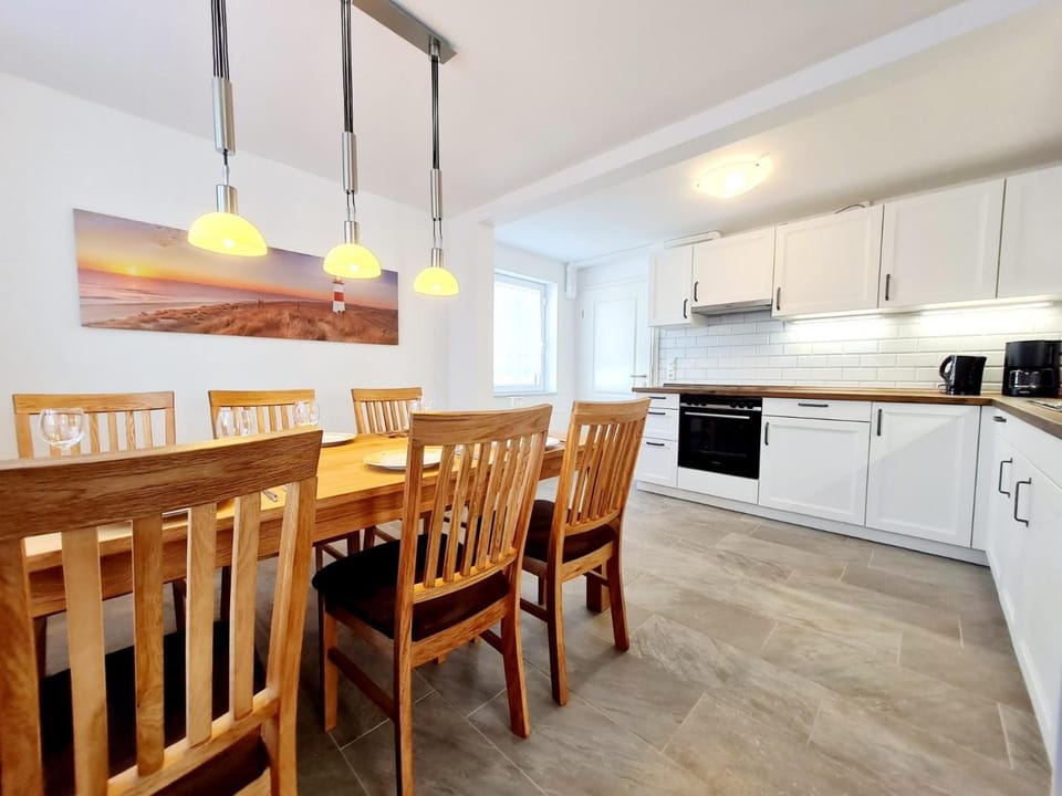 Kitchen or kitchenette, Dining area, dishwasher, oven, stove, toaster