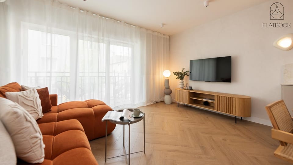 Bed, TV and multimedia, Living room, Photo of the whole room, Seating area