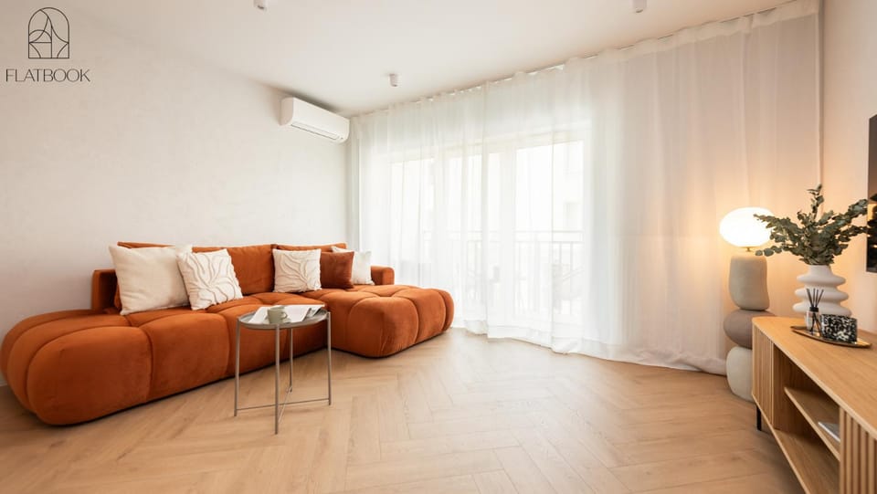 Bed, Living room, Photo of the whole room, Seating area, air conditioner