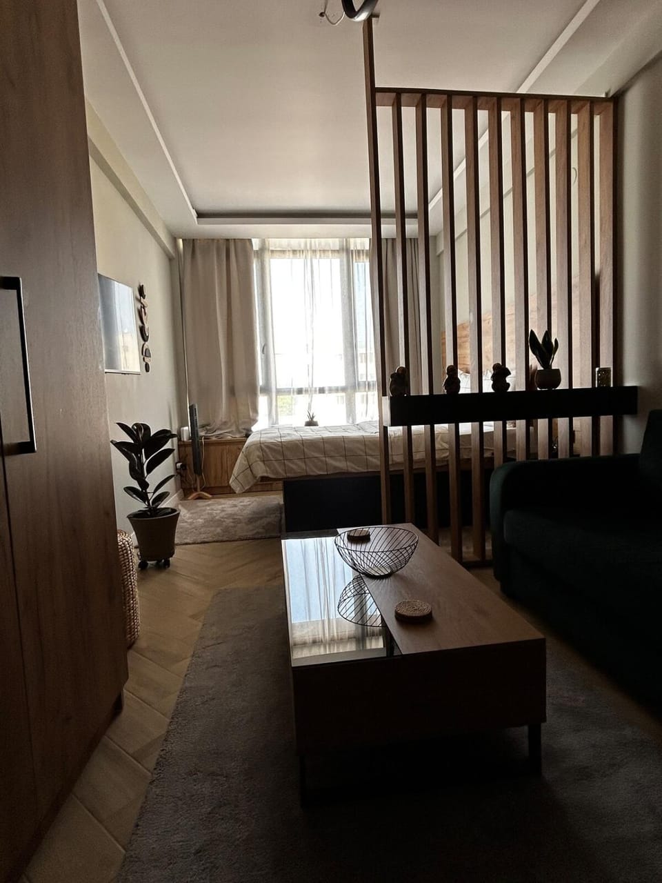 Photo of the whole room, Seating area