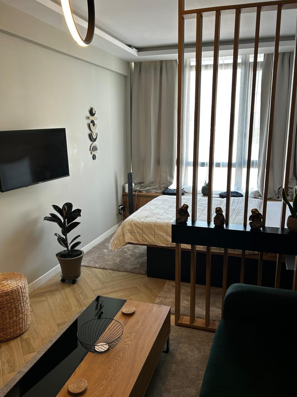 Bed, TV and multimedia, Photo of the whole room, Bedroom