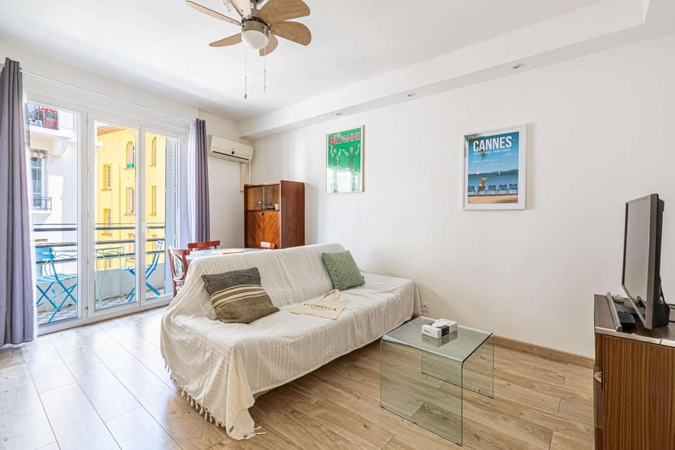 TV and multimedia, Balcony/Terrace, Living room, Photo of the whole room, Seating area