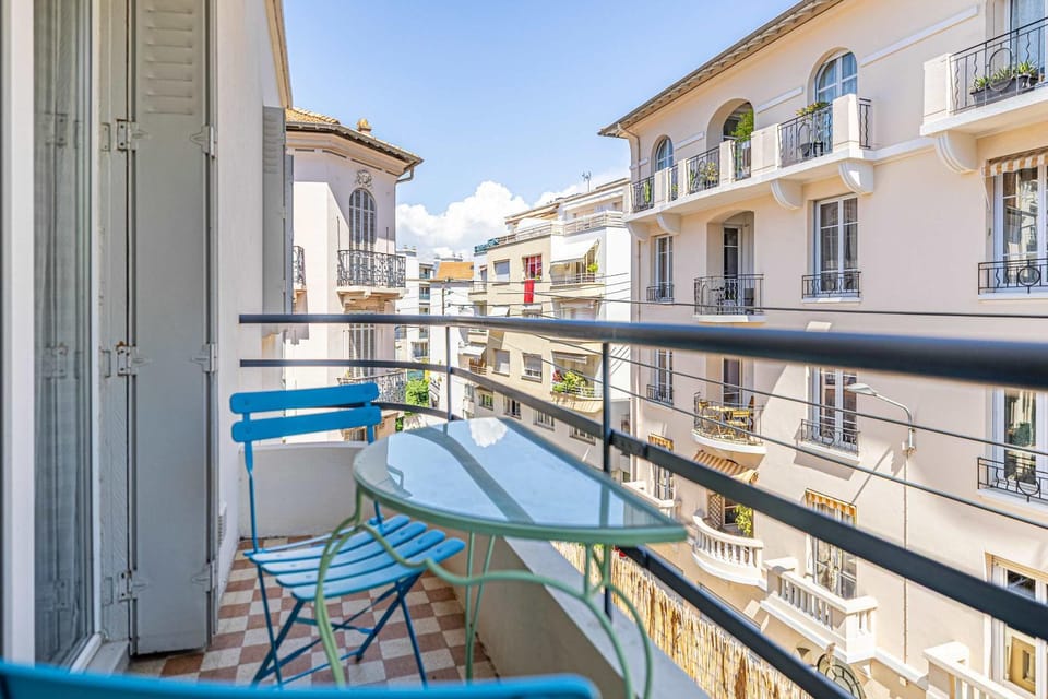 Property building, View (from property/room), Balcony/Terrace, Seating area, Dining area
