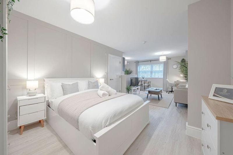 Silver Birches by MCF Apartment in Redhill