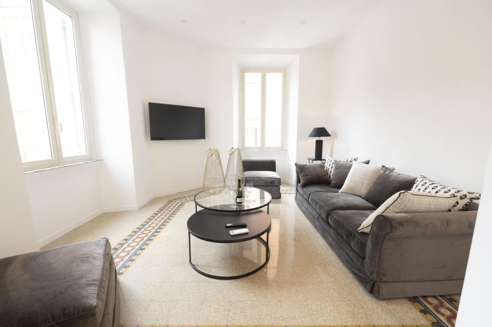 TV and multimedia, Living room, Seating area