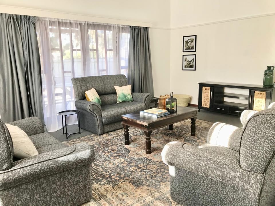 Rhonda's Oranjemund Accommodation House in Namibia