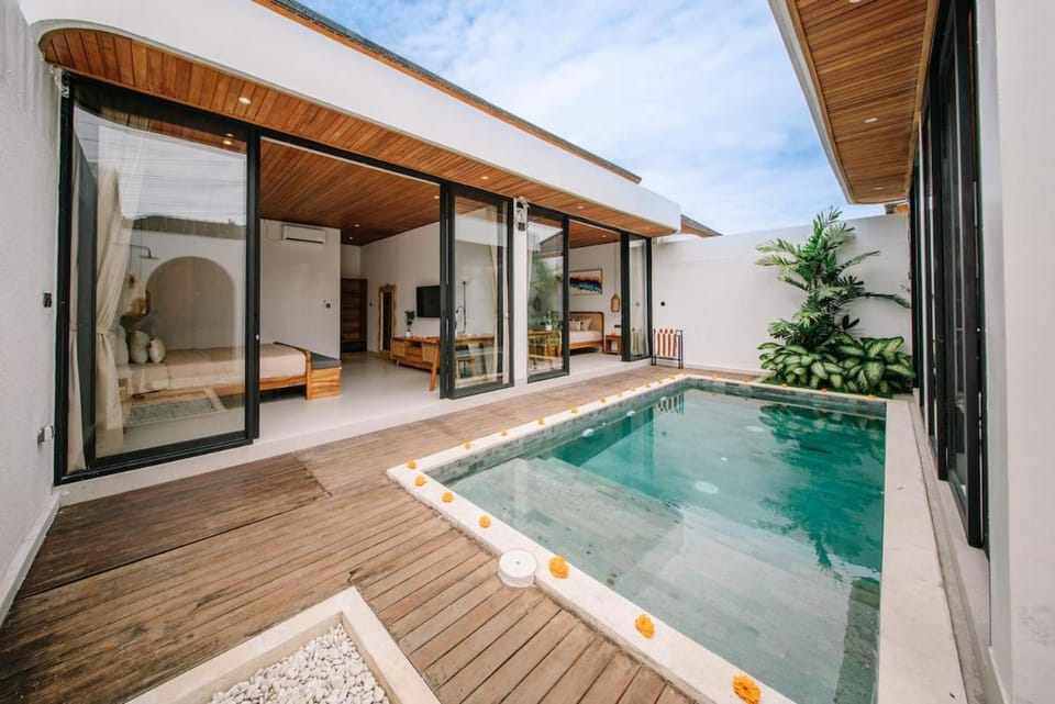 Bedroom, Pool view