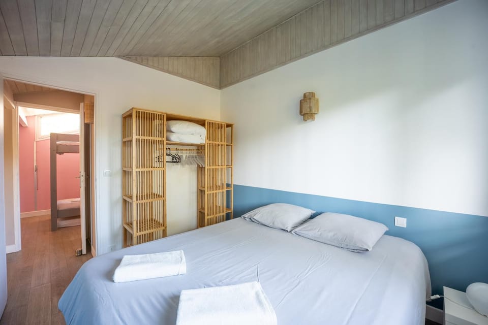 Property building, Living room, Bedroom