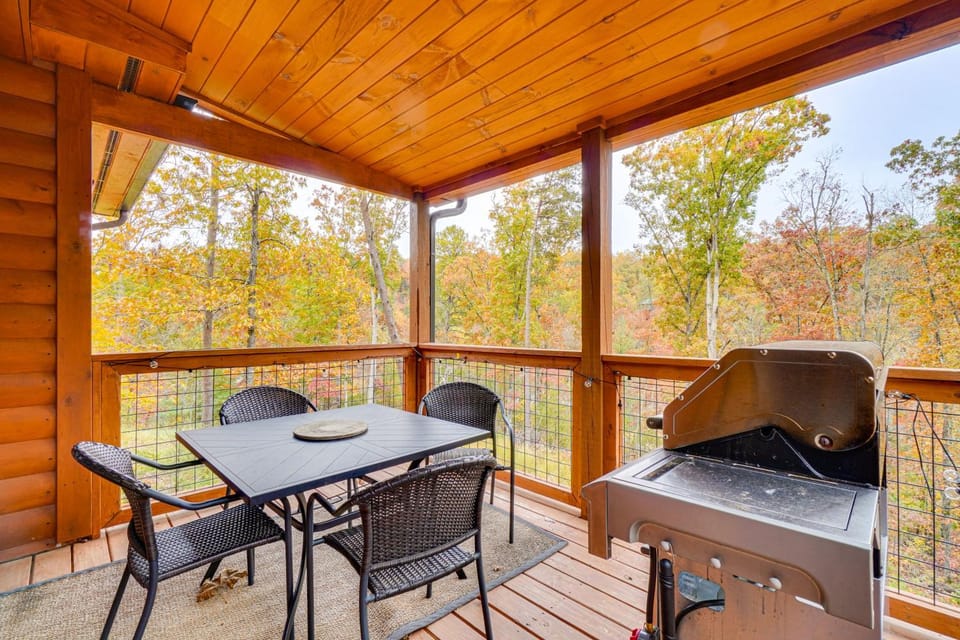 Serene Smoky Mountain Cabin: Hot Tub + Game Room! Cabin in Pigeon Forge