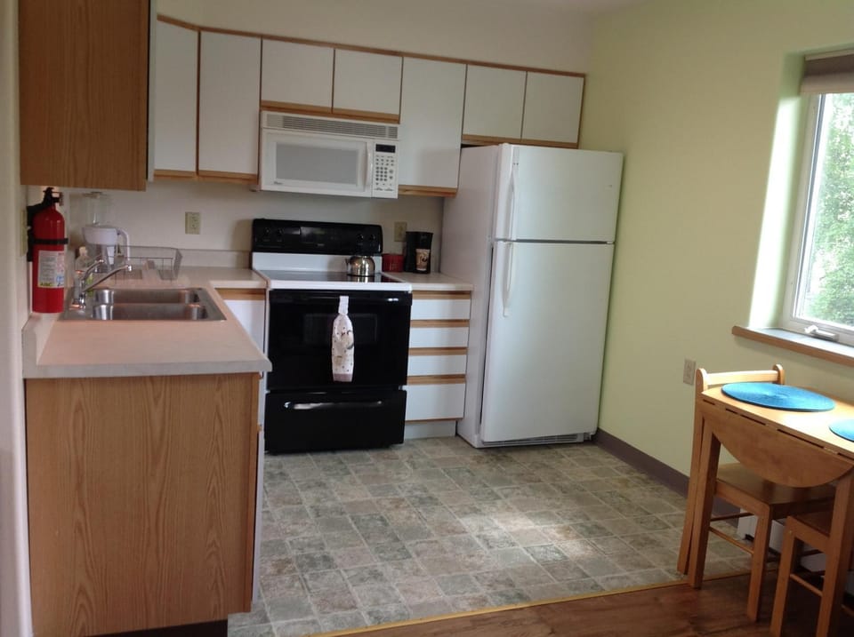 Day, Dining area