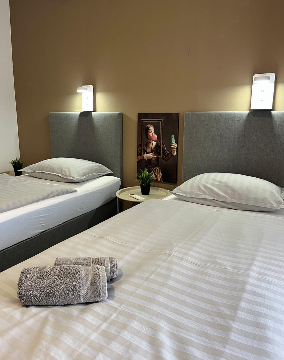 Bed, Photo of the whole room, Bedroom, towels
