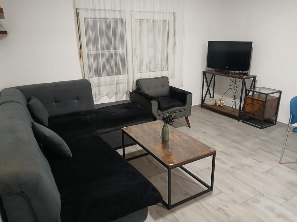 Communal lounge/ TV room, Living room, Seating area