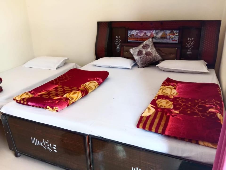 Om som home stay hill view Vacation rental in Maharashtra