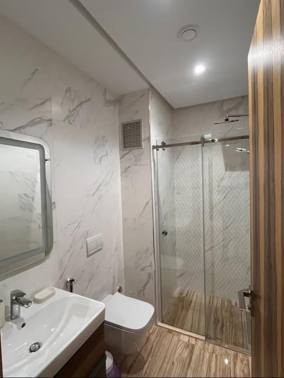 Shower, Toilet