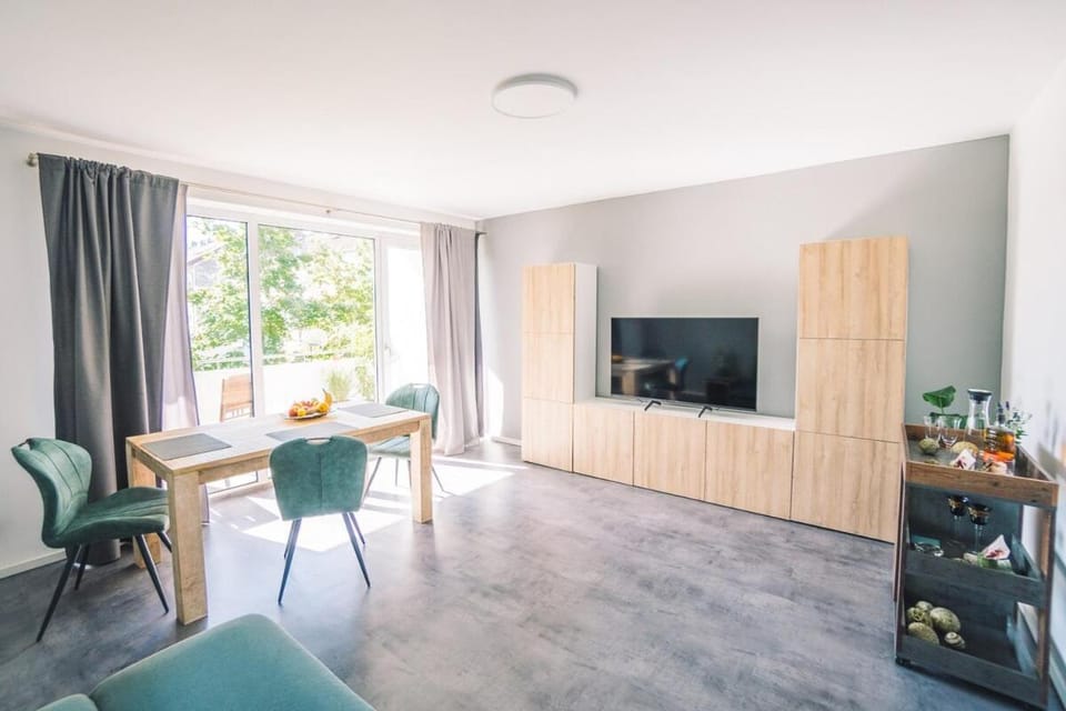 TV and multimedia, Living room, Seating area, Evening entertainment