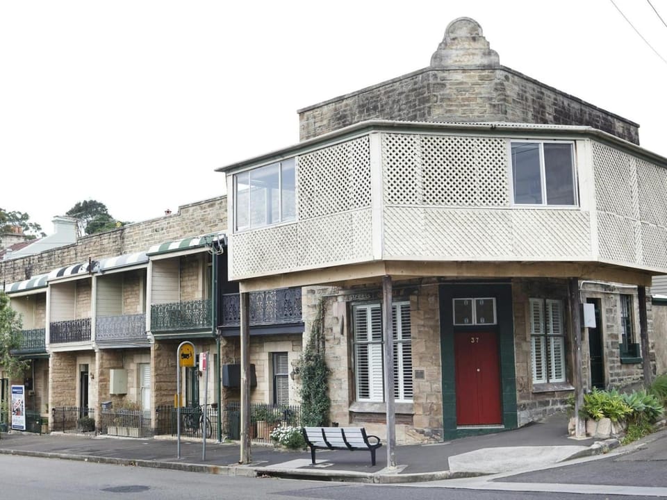 KozyGuru | Balmain | Charming Comfy Studio House in Sydney