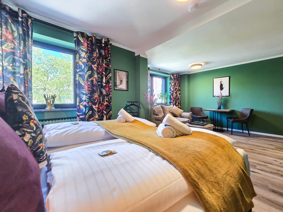 Bed, Living room, Photo of the whole room, Seating area, Bedroom