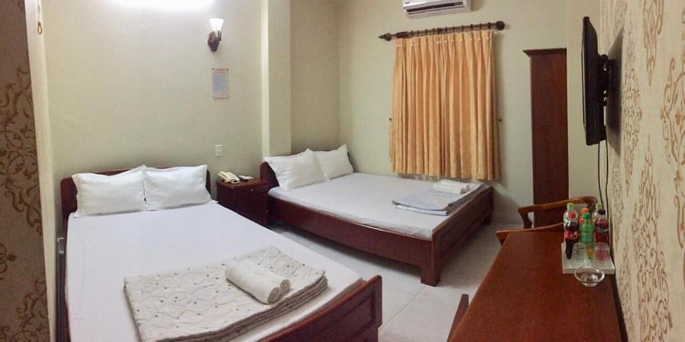 Bed, TV and multimedia, Photo of the whole room, air conditioner