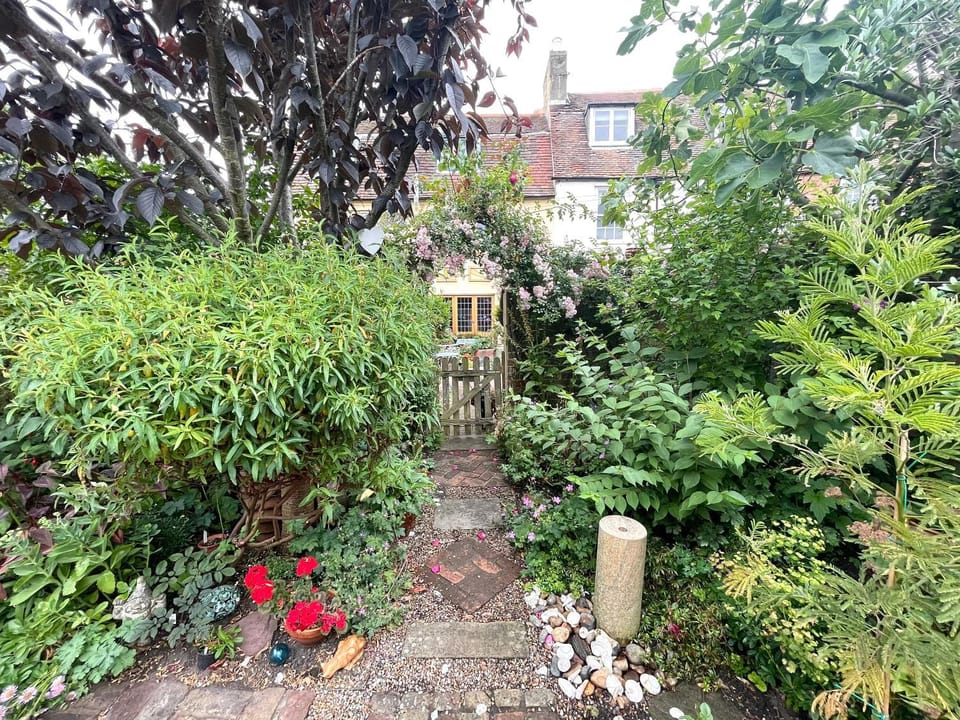 Garden, Seating area, Garden view