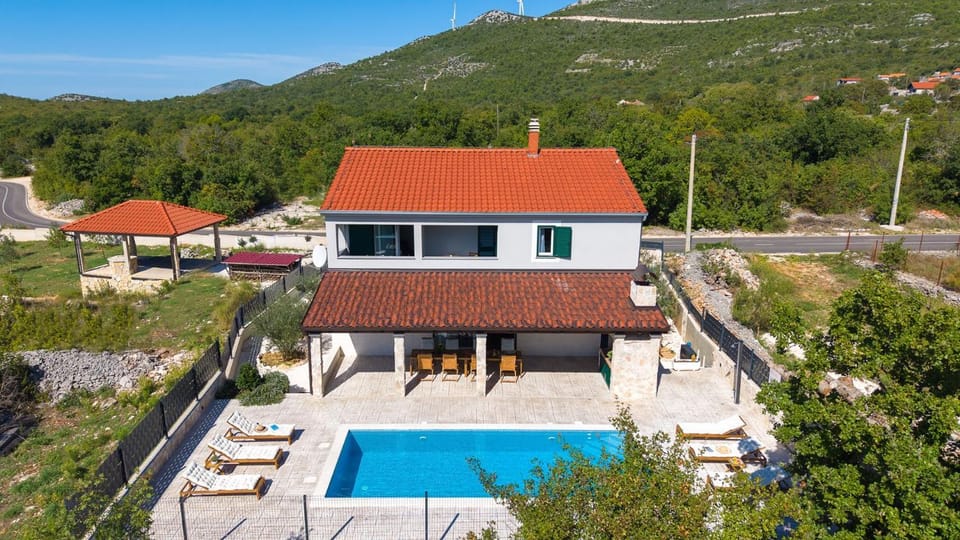 Property building, Swimming pool