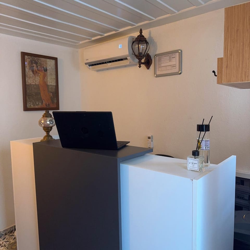 Lobby or reception, air conditioner