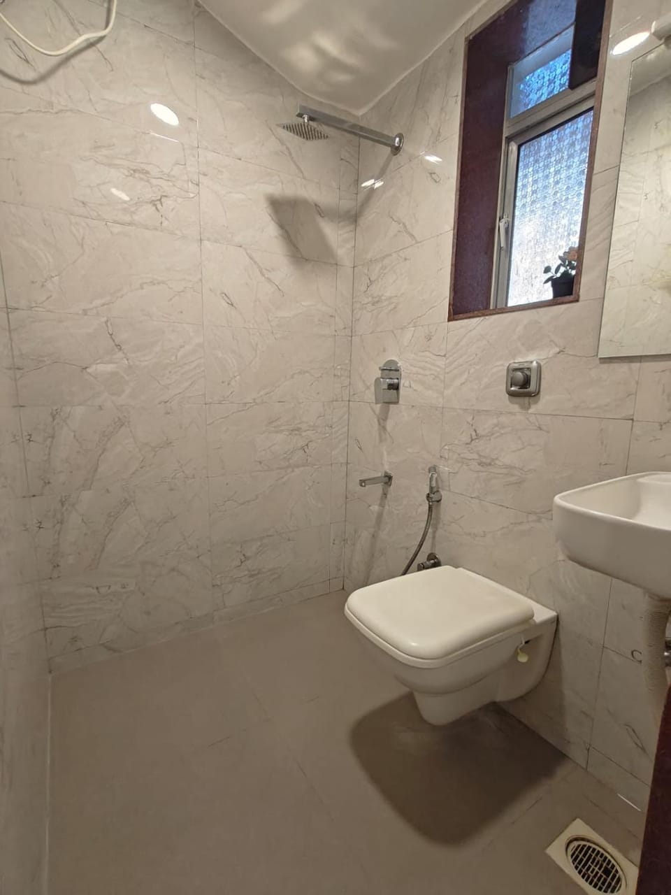 Spacious 1BHK Off Carter Road Apartment in Mumbai