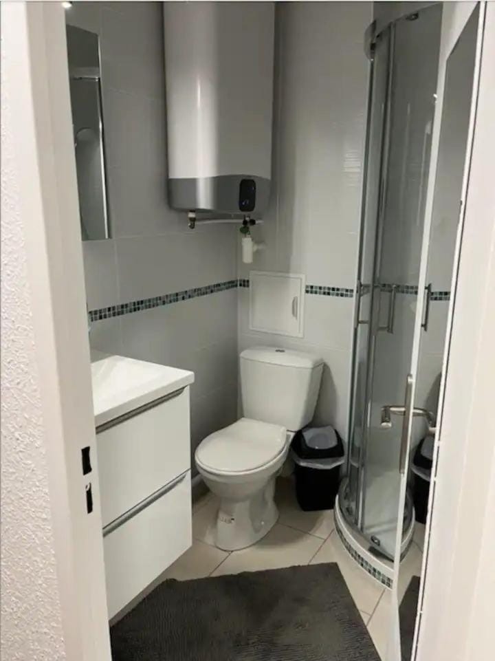 Shower, Toilet, Bathroom