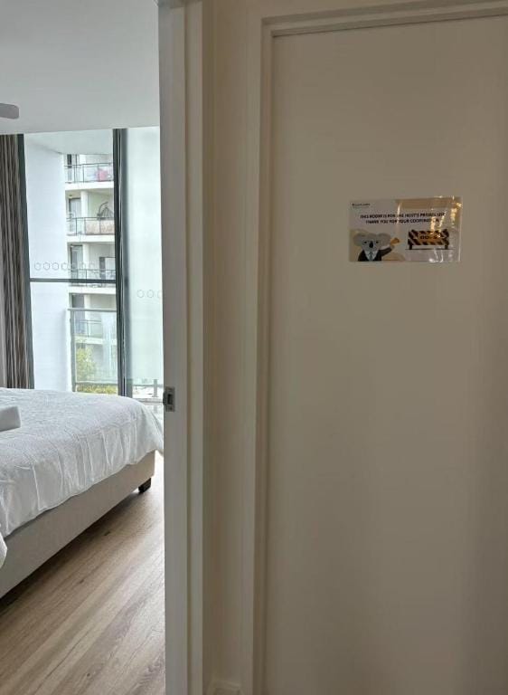 KozyGuru | Rockdale | Cozy Apt near Train Station Apartment in Sydney