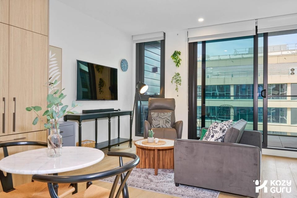 KozyGuru | Moonee Ponds | Modern 1 Bed Apt Parking Apartment in Melbourne
