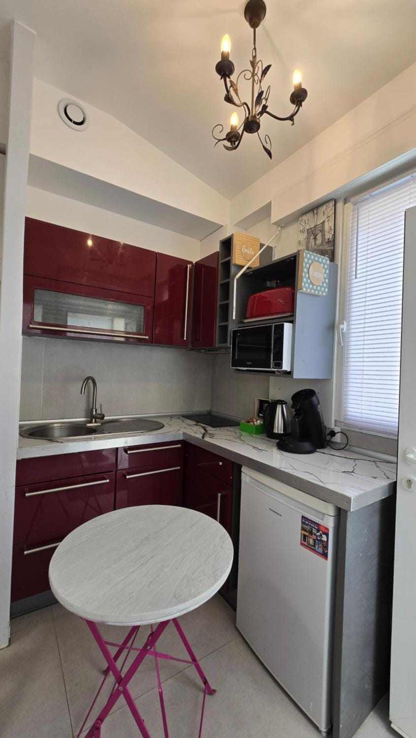 Kitchen or kitchenette