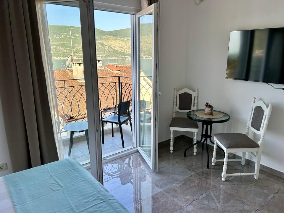 Casa M- Penthouse Studio with Panoramic Sea View & Balcony Apartment in Dubrovnik-Neretva County