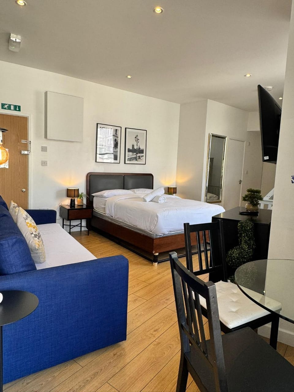 Bed, TV and multimedia, Bedroom, bunk bed