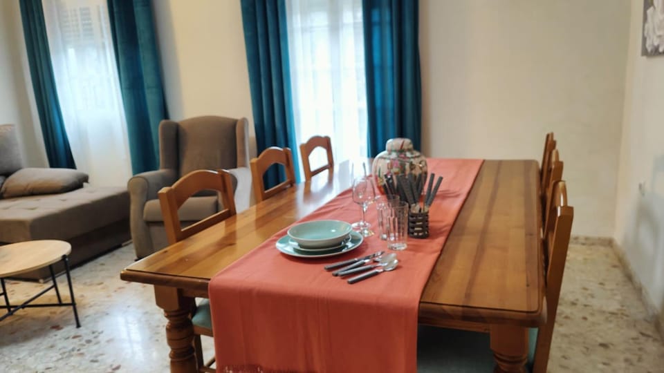 Living room, Seating area, Dining area