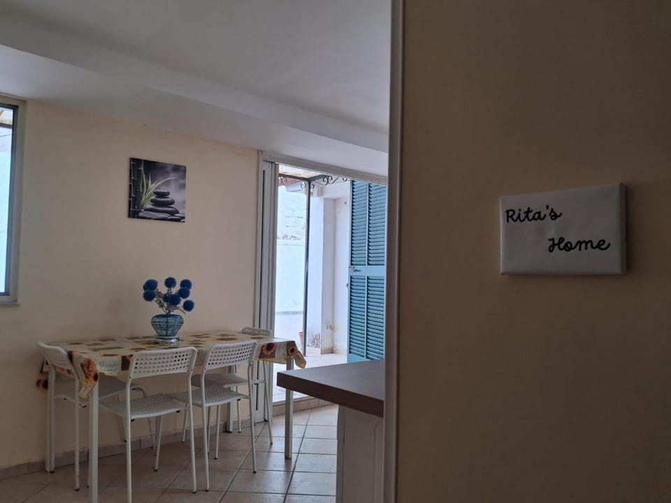 Kitchen or kitchenette, Dining area, kitchen