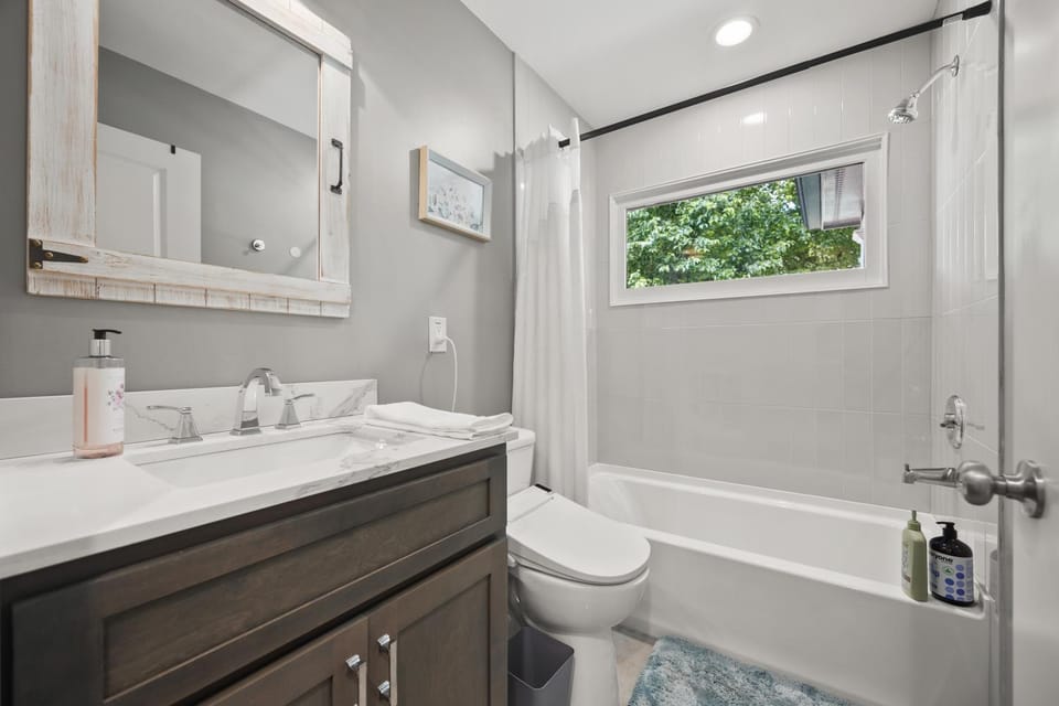 Shower, Toilet, Bathroom, Bath, towels