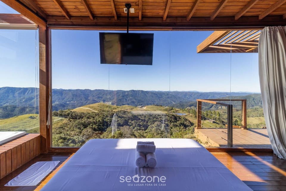 Bed, TV and multimedia, Mountain view