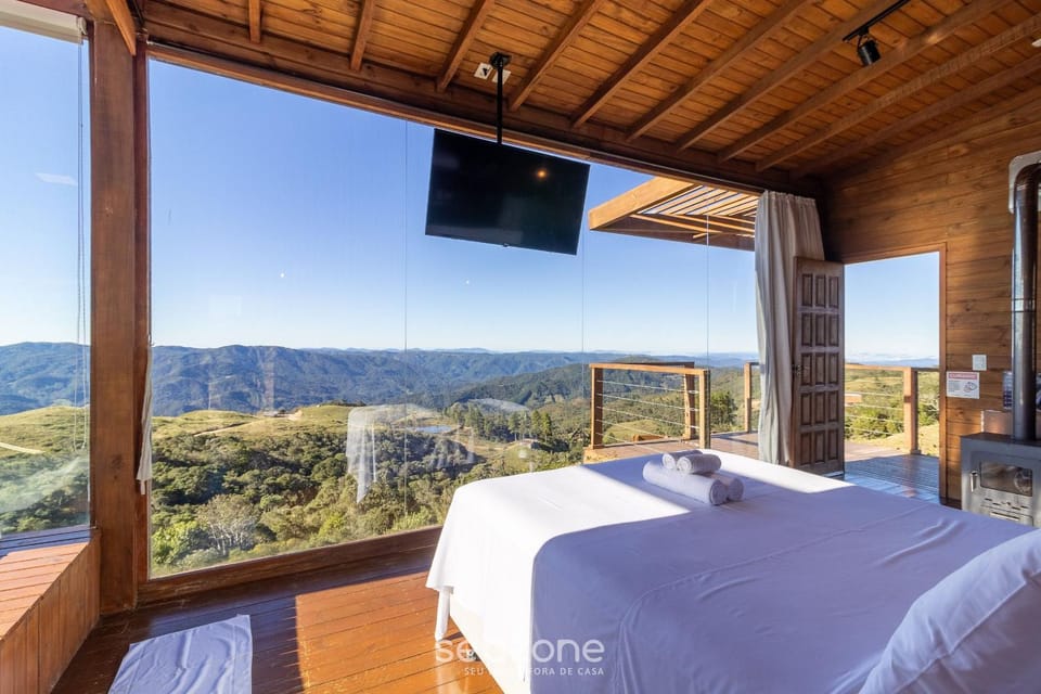 Bed, TV and multimedia, Mountain view