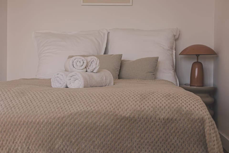 Bed, Photo of the whole room, Bedroom, towels