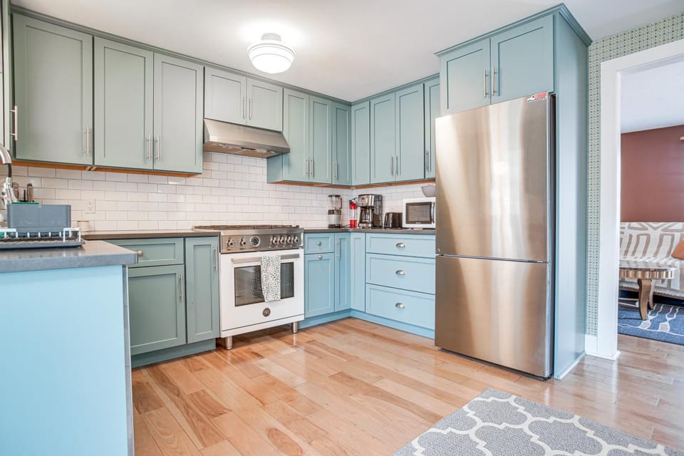 4 Mi to Inkwell Beach: Home in Oak Bluffs! House in Tisbury