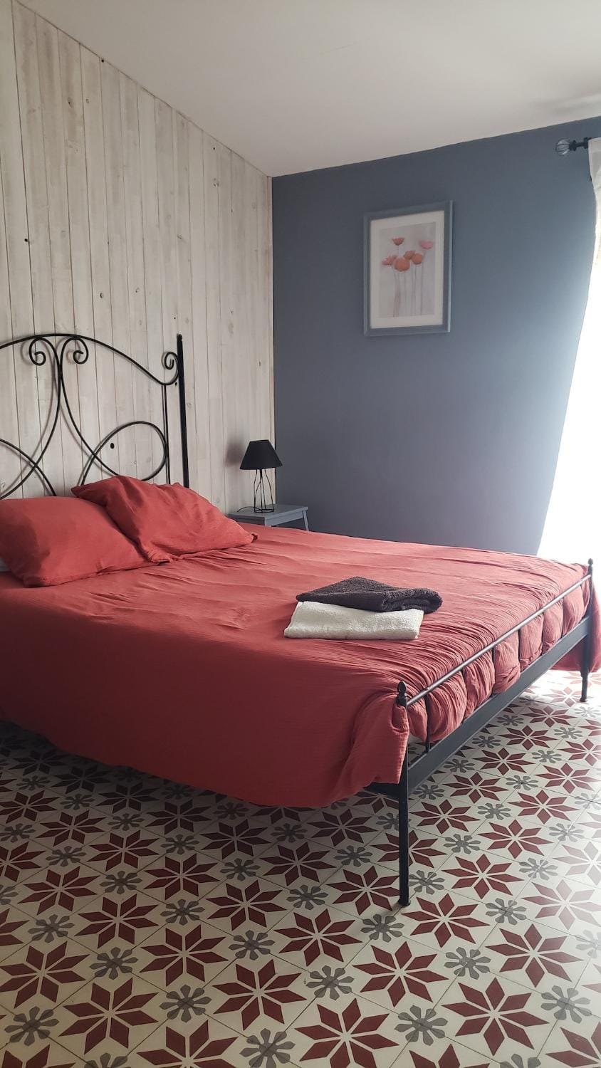 Bed, Photo of the whole room, Bedroom