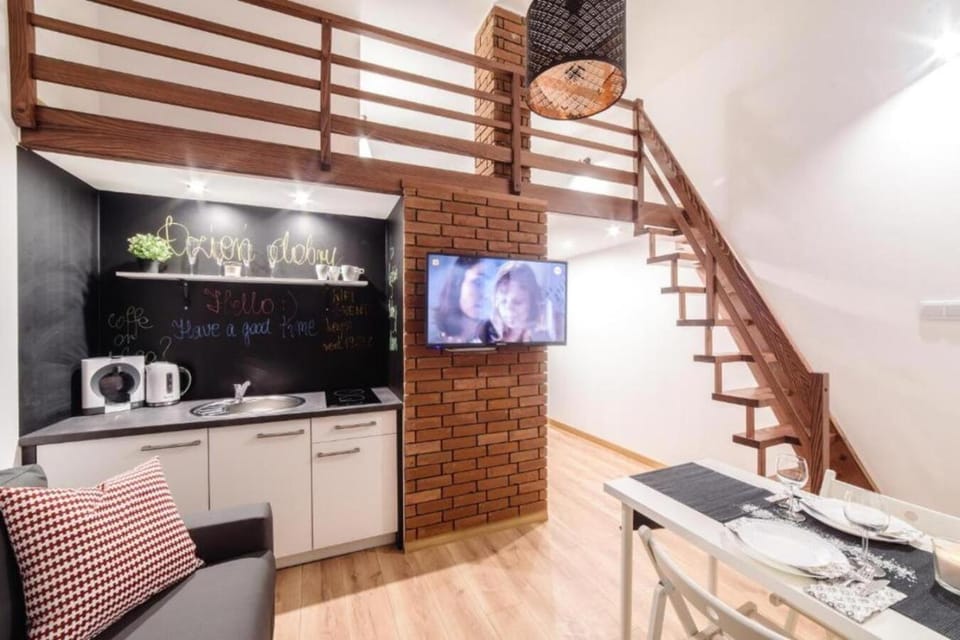 TV and multimedia, Kitchen or kitchenette, Living room, Seating area, Dining area