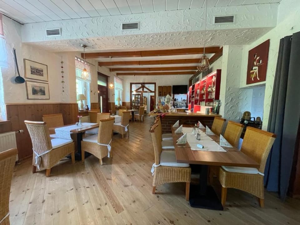 Restaurant/places to eat, Restaurant/places to eat